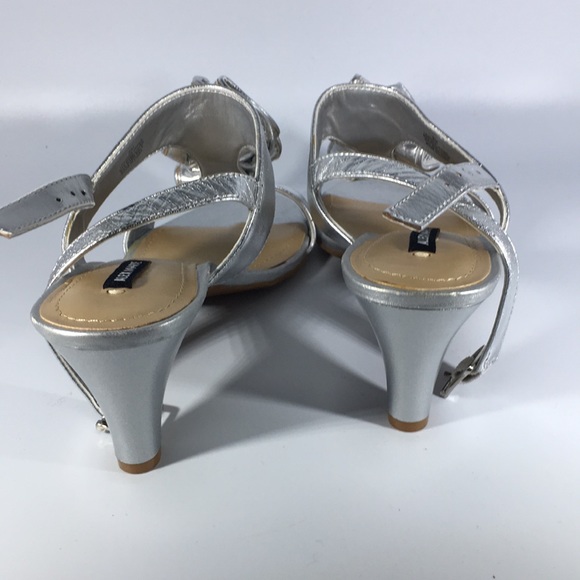 NWOT Alexa Marie Silver Sandals (B2031) - Picture 4 of 8